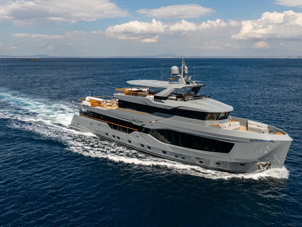 BoatPhoto.coverAlt