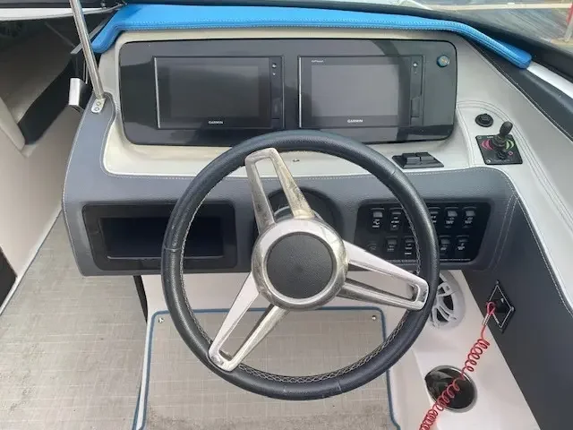 2020 Regal Boats LX6 for sale in Exmouth, United Kingdom, photo 5 of 8