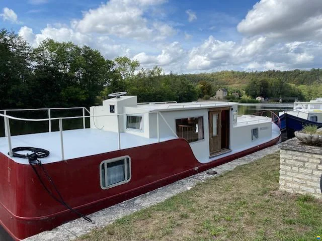 BoatPhoto.coverAlt