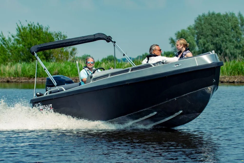 BoatPhoto.coverAlt