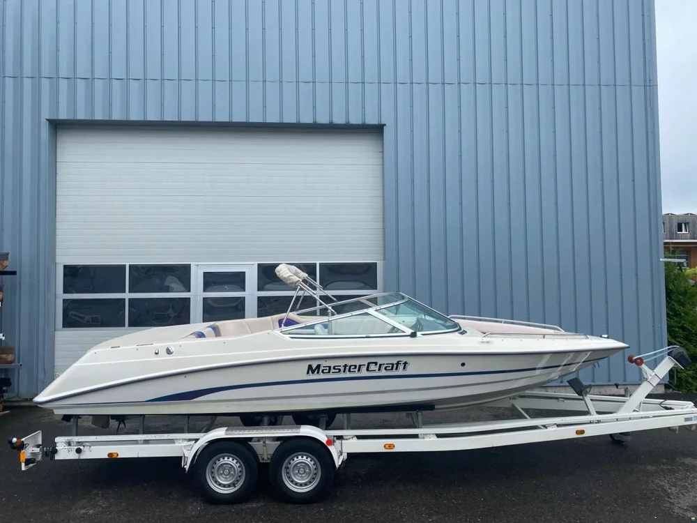 BoatPhoto.coverAlt