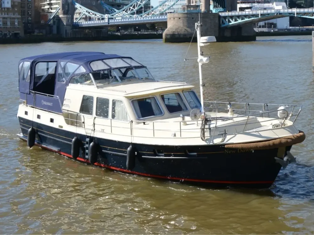 BoatPhoto.coverAlt