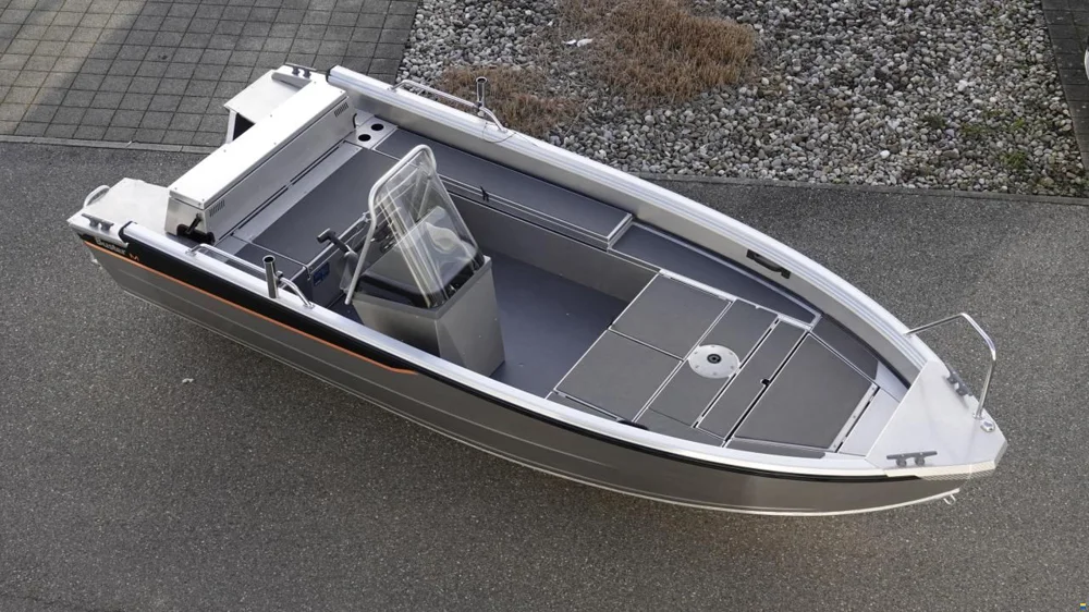 BoatPhoto.coverAlt