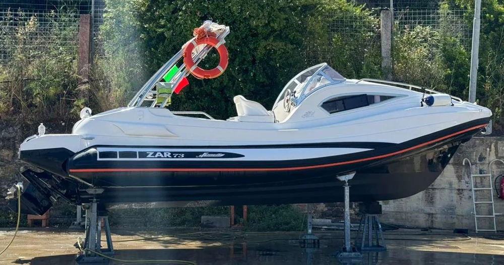BoatPhoto.coverAlt