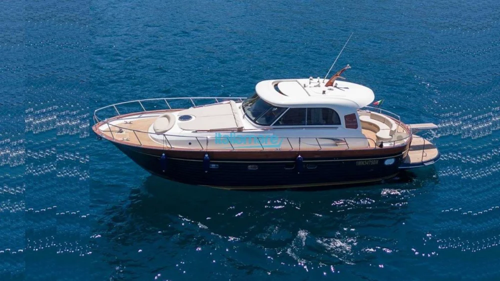 BoatPhoto.coverAlt
