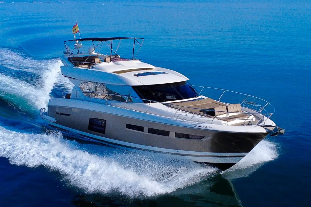 BoatPhoto.coverAlt