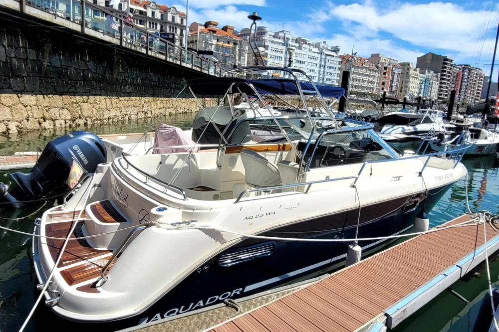 BoatPhoto.coverAlt