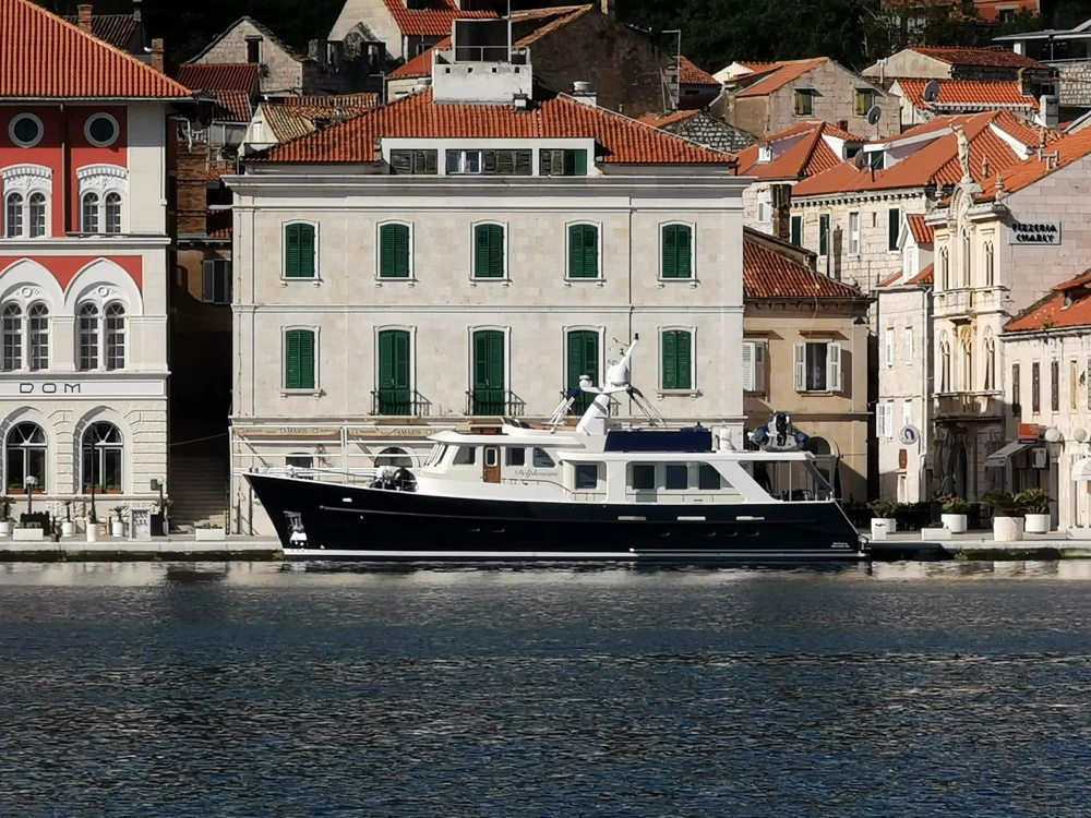 BoatPhoto.coverAlt