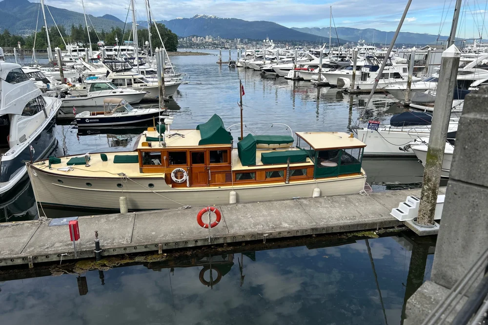 BoatPhoto.coverAlt