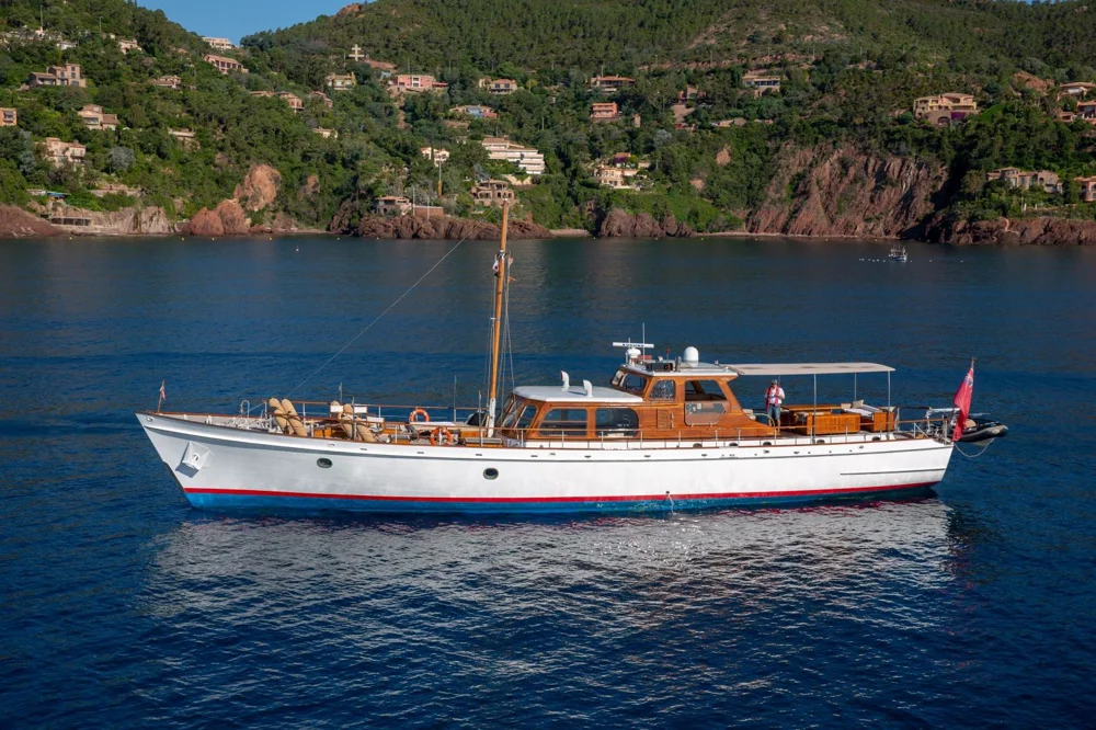 BoatPhoto.coverAlt