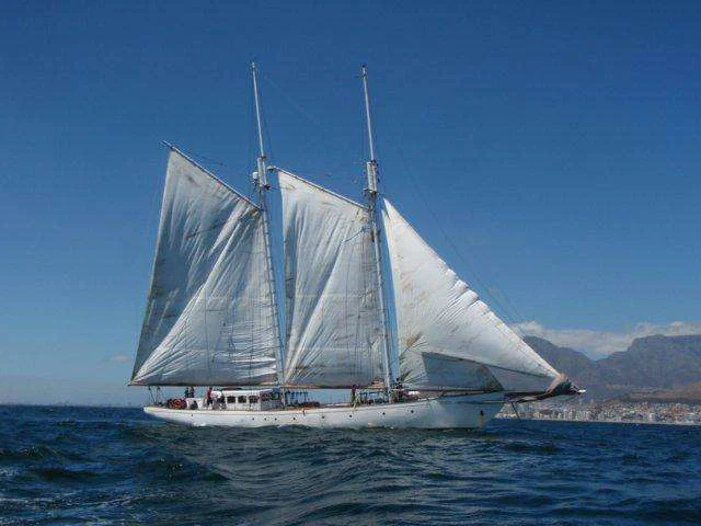 BoatPhoto.coverAlt