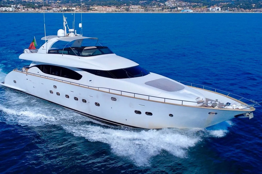 BoatPhoto.coverAlt