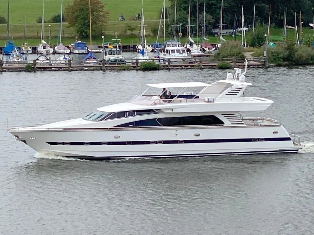 BoatPhoto.coverAlt