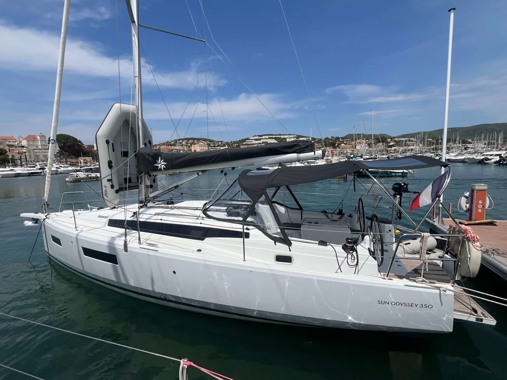 BoatPhoto.coverAlt
