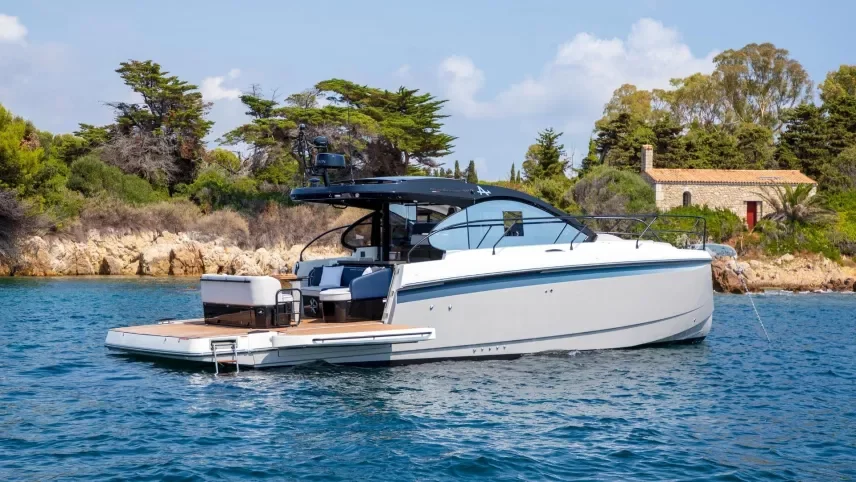 BoatPhoto.coverAlt