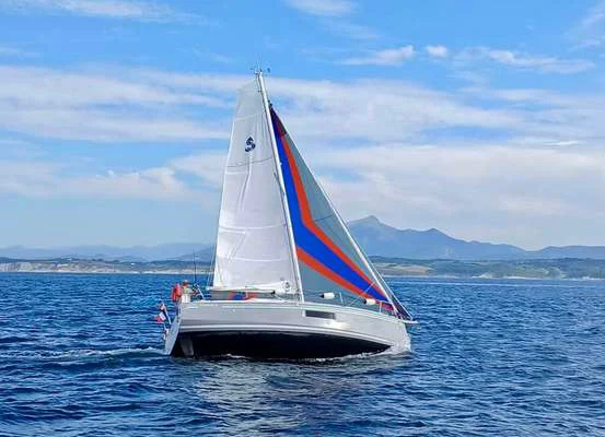 2022 BENETEAU OCEANIS 30.1 for sale in Arcachon, France, photo 4 of 5