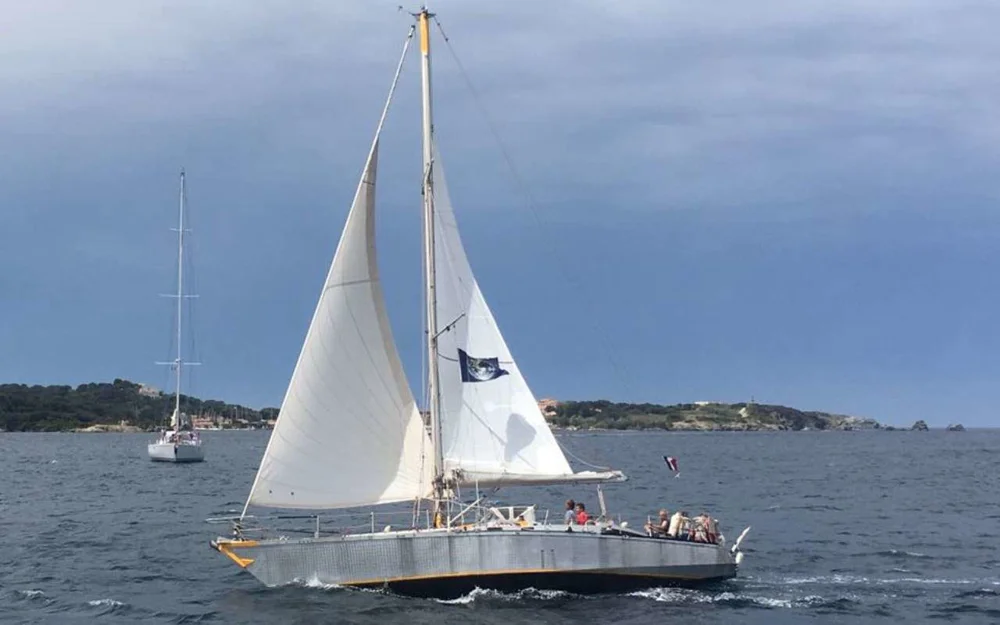 BoatPhoto.coverAlt
