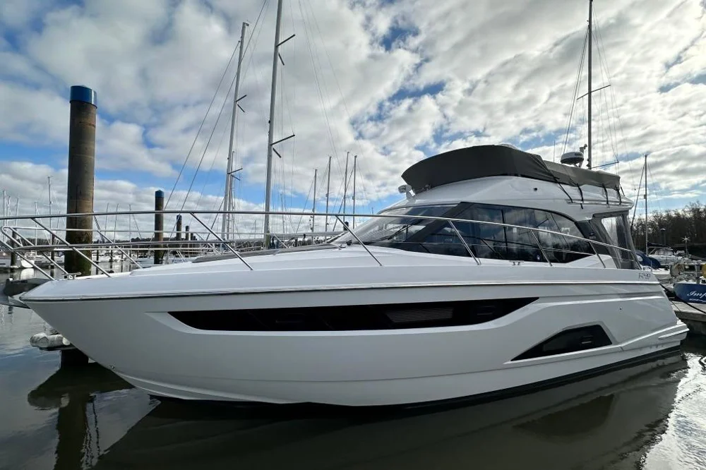 BoatPhoto.coverAlt
