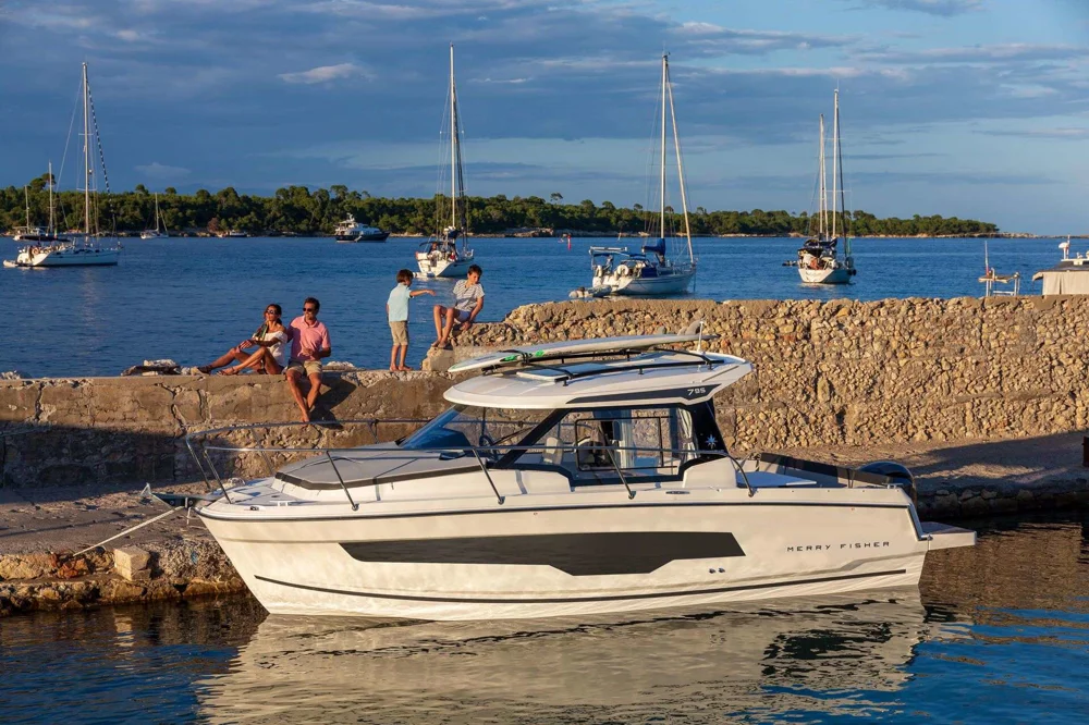 BoatPhoto.coverAlt