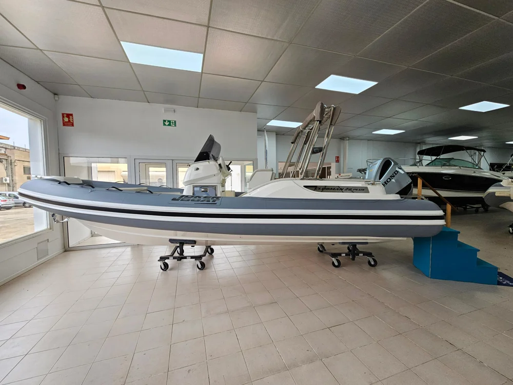BoatPhoto.coverAlt