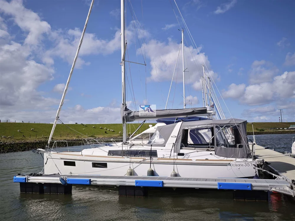 BoatPhoto.coverAlt