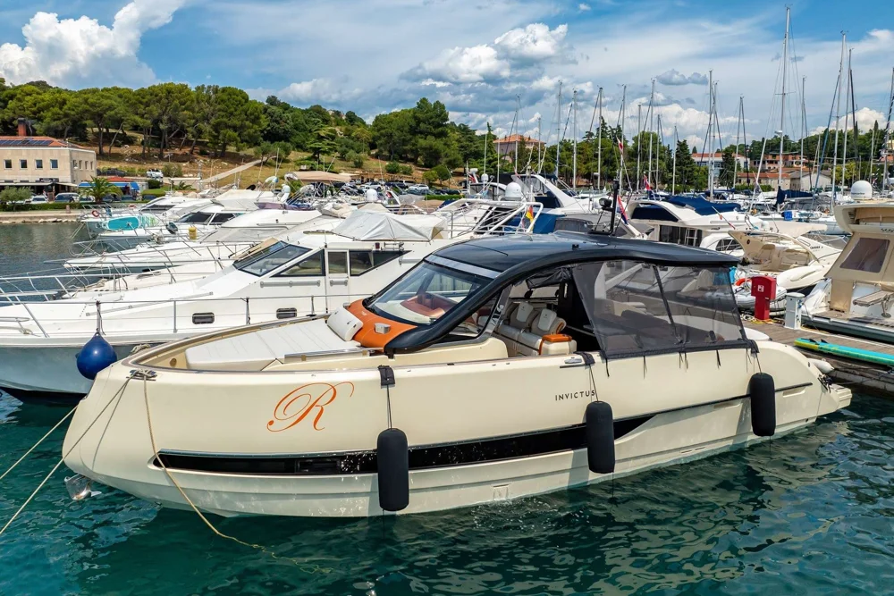 BoatPhoto.coverAlt
