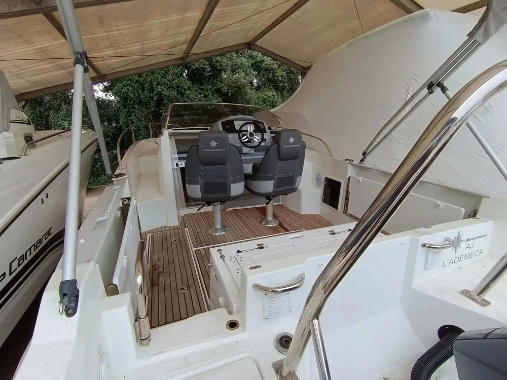 BoatPhoto.coverAlt