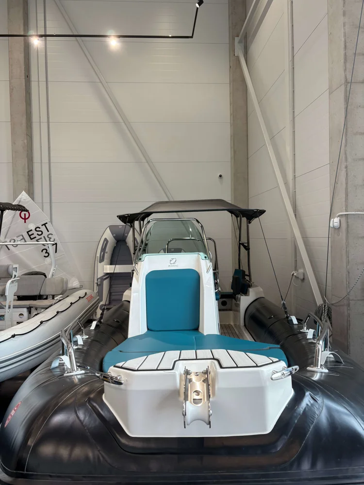 BoatPhoto.coverAlt