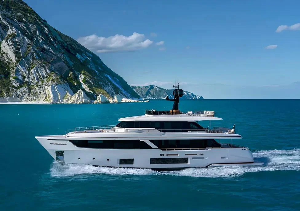 BoatPhoto.coverAlt