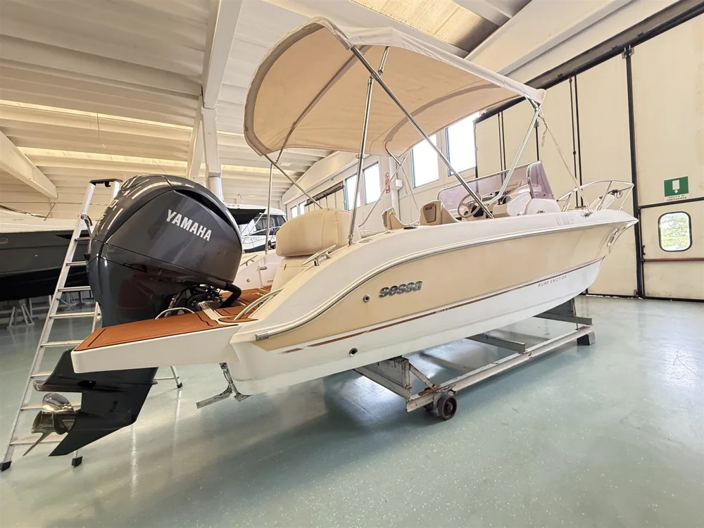 BoatPhoto.coverAlt