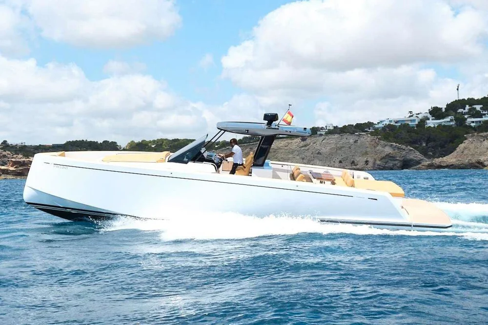 BoatPhoto.coverAlt