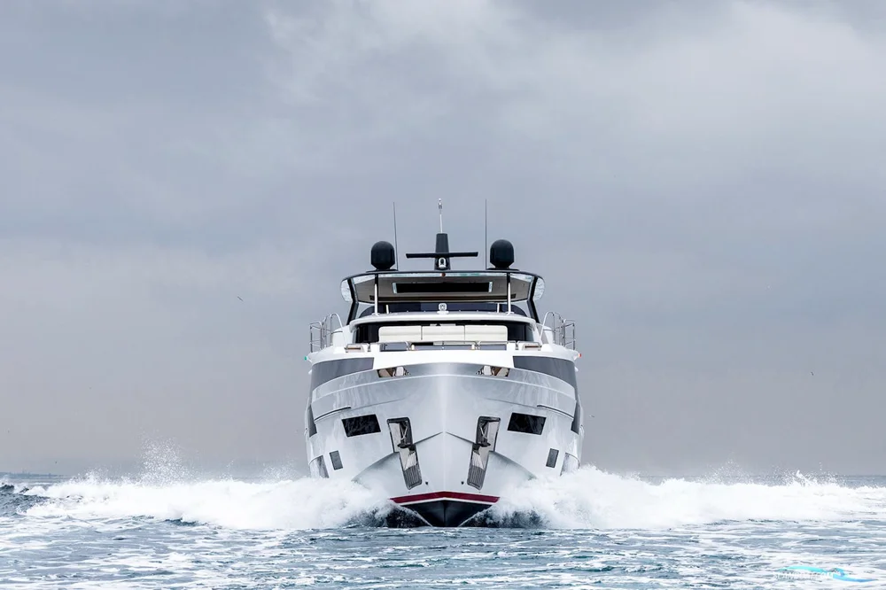 BoatPhoto.coverAlt