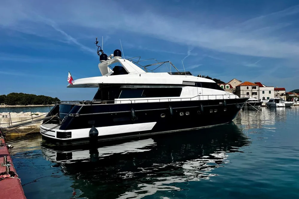 BoatPhoto.coverAlt