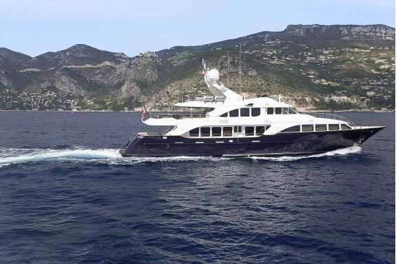 BoatPhoto.coverAlt