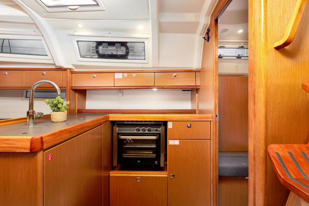 2017 Bavaria Cruiser 37 for sale in Punat, Croatia, photo 5 of 5