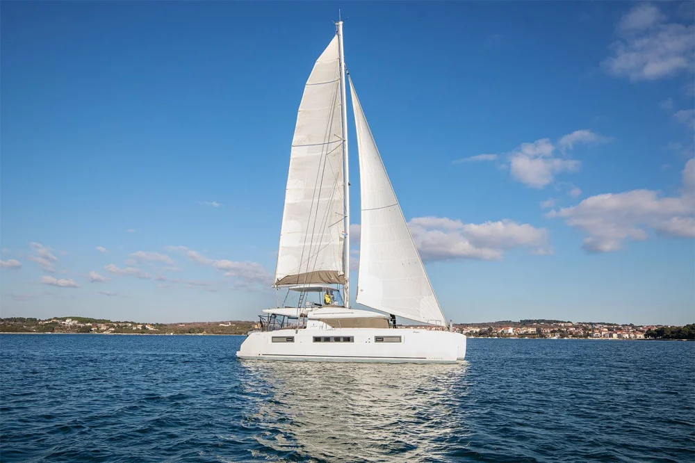 BoatPhoto.coverAlt