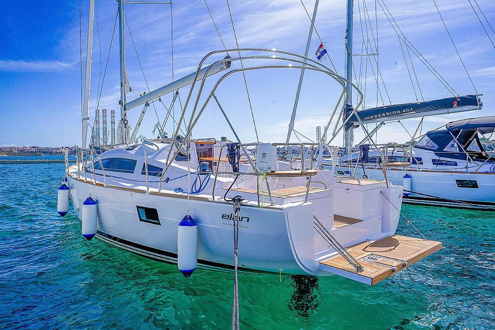 BoatPhoto.coverAlt
