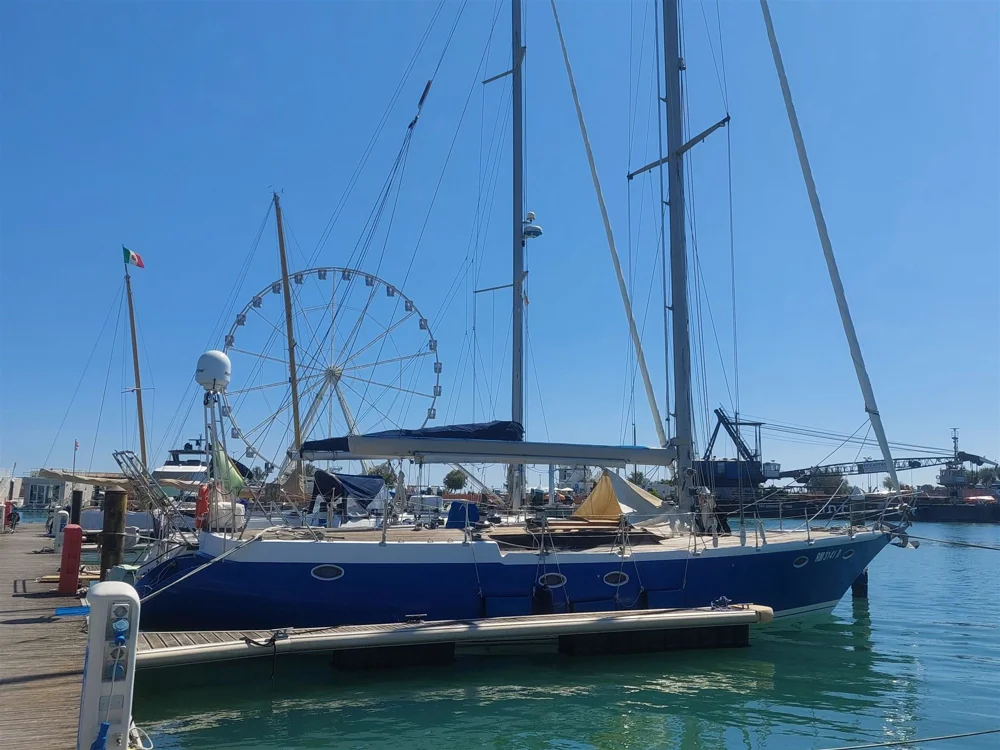 BoatPhoto.coverAlt