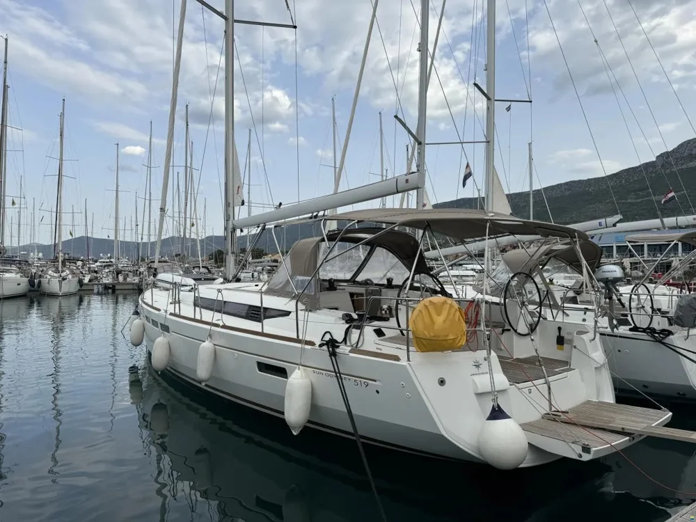 BoatPhoto.coverAlt