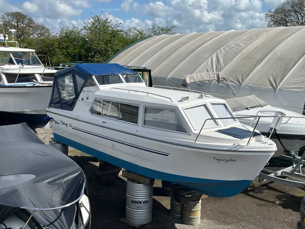 BoatPhoto.coverAlt