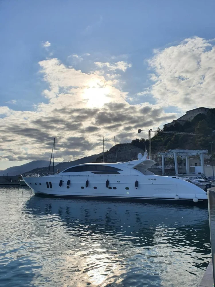 BoatPhoto.coverAlt