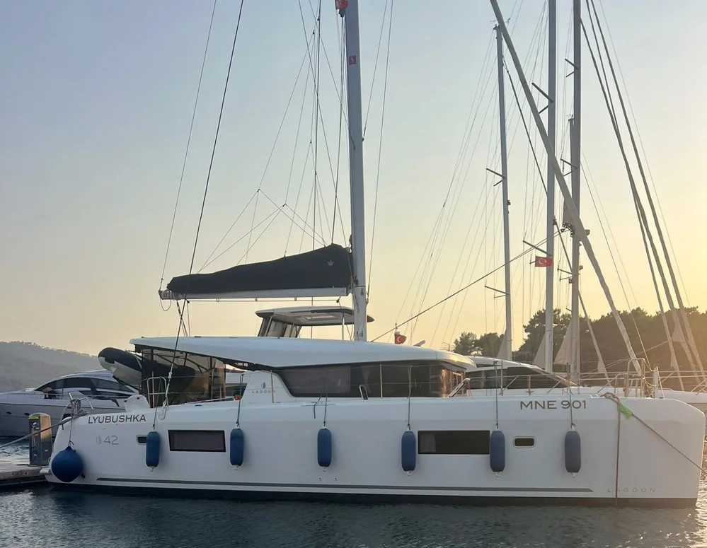 BoatPhoto.coverAlt