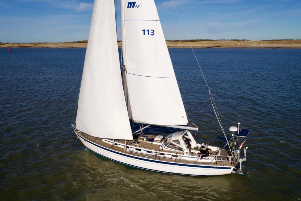 BoatPhoto.coverAlt
