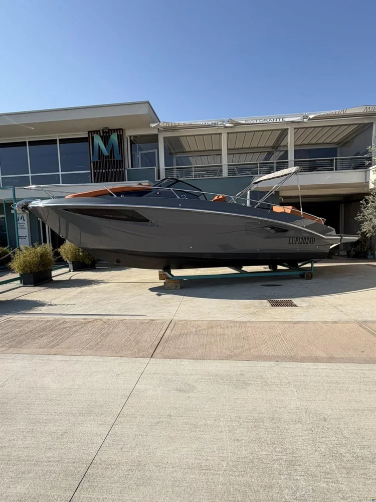 BoatPhoto.coverAlt
