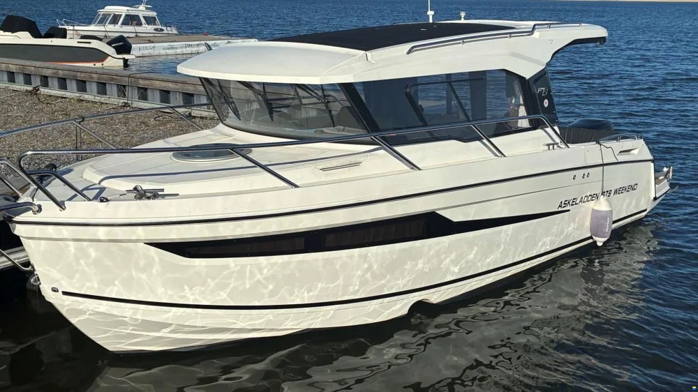 BoatPhoto.coverAlt