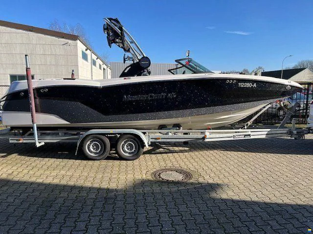 BoatPhoto.coverAlt