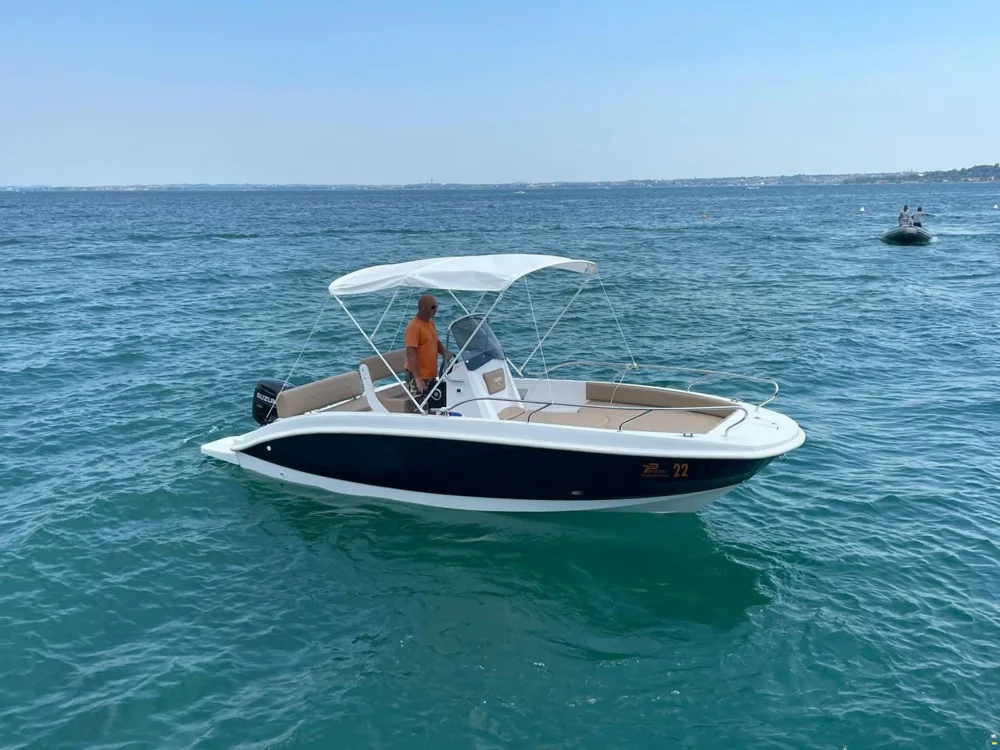 BoatPhoto.coverAlt