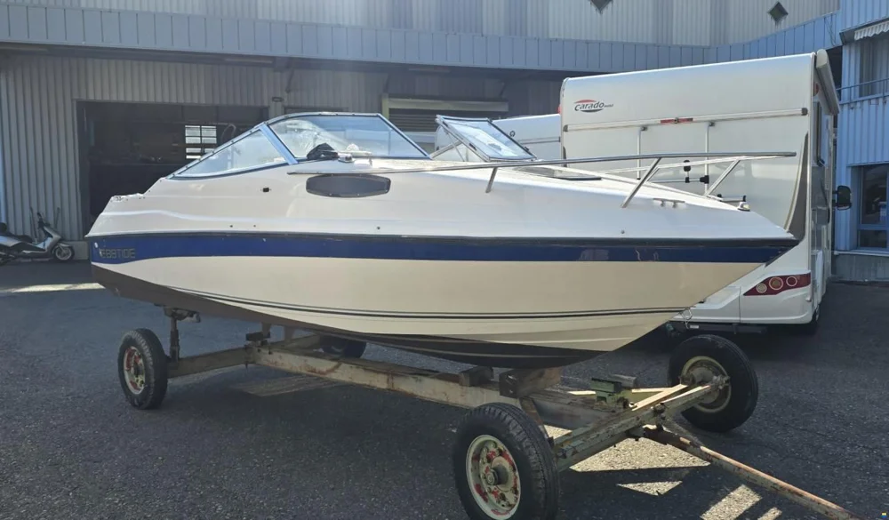 BoatPhoto.coverAlt