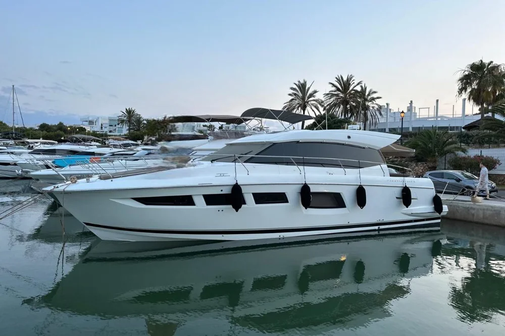 BoatPhoto.coverAlt