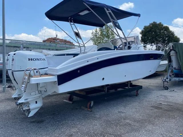 BoatPhoto.coverAlt
